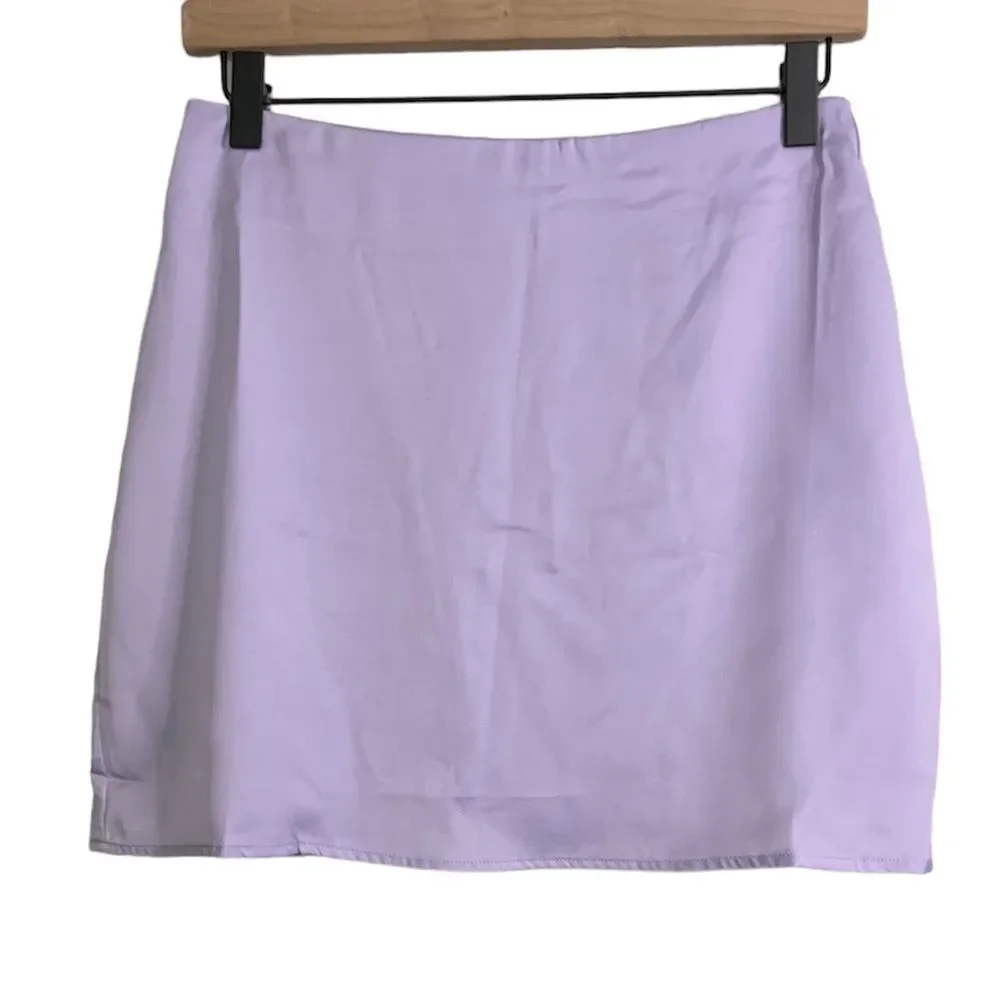NWT WEWOREWHAT MINI SLIP SATIN SKIRT in Heather Purple. Size Small